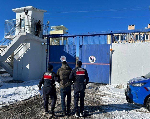 Nevşehir’de JASAT Operasyonu: 30 Ayrı Dolandırıcılık Suçundan Aranan Şahıs Tutuklandı